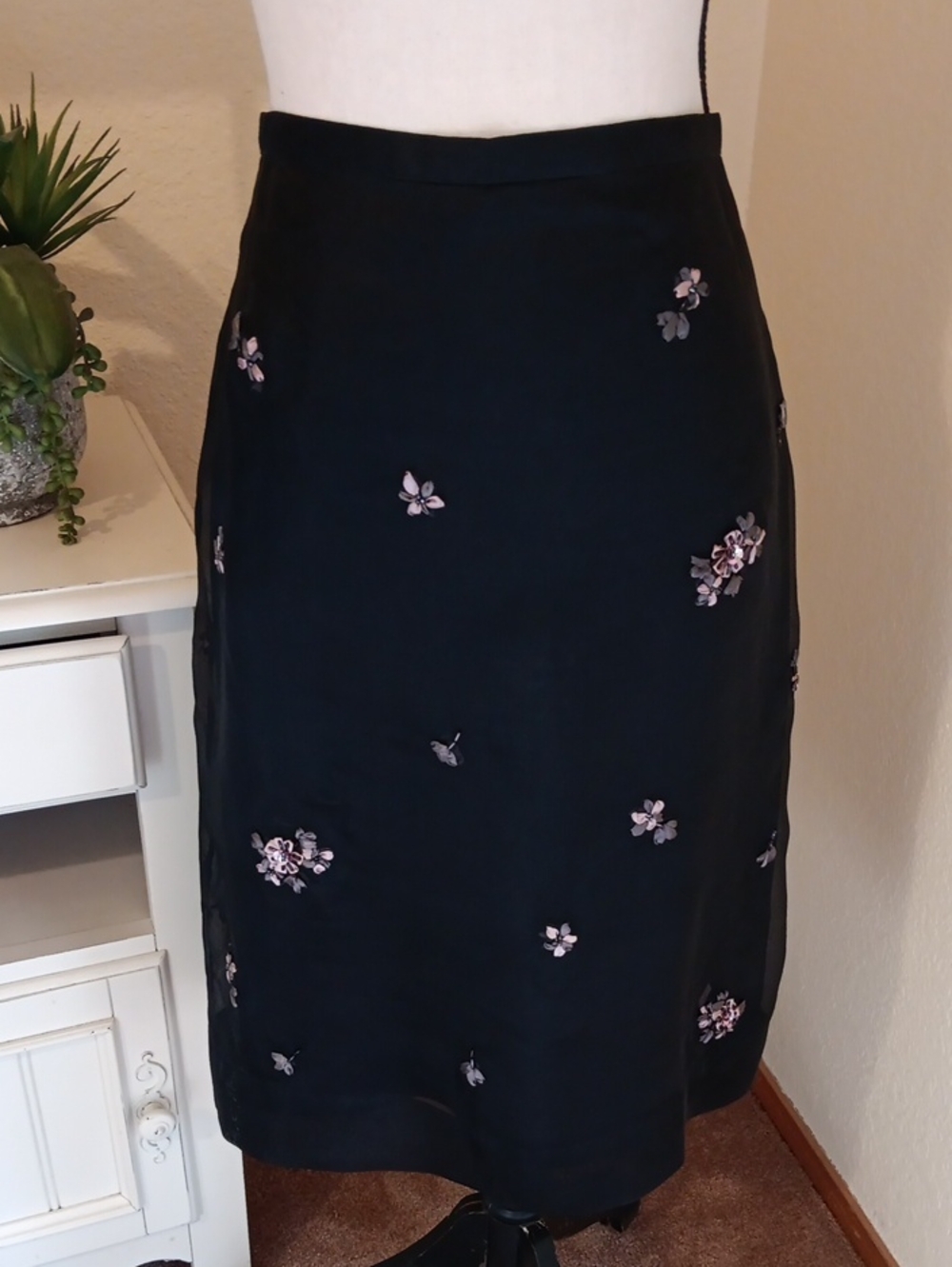 Vintage. BCBG MaxAzria Black Silk  Embroidered Floral Midi Skirt. Vintage. Silk.